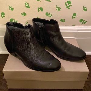 Sam Edelman size 7 1/2 black low boots